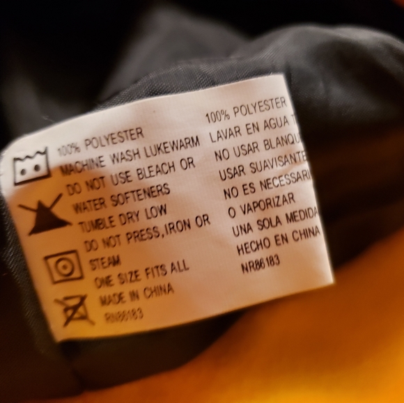 6  Pieces 1 Scarf 3 Hats and 2 Set of Gloves - Picture 16 of 16